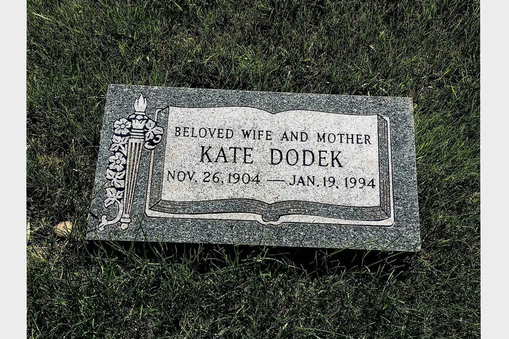 Granite bevel marker with Jewish eternal flame